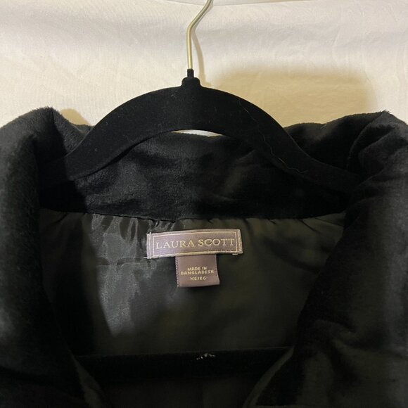 NWT - Black Quilted Women's Vest, Size XL - Picture 3 of 4